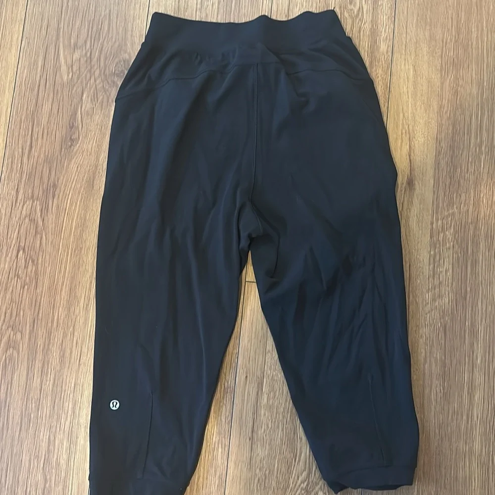 Lululemon Rejuvenate Crop Black Women's‎ 4